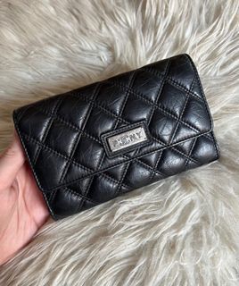RUSH SALE ❣️ Authentic Chanel Vintage Paris New York Line PONY Black Quilted Leather Compact Wallet
