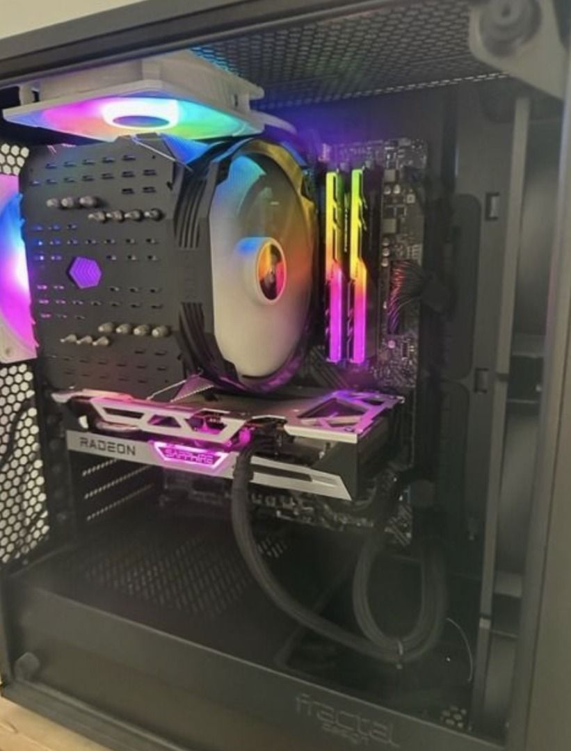 Ryzen 3700X 32GB X570 Tomahawk Sapphire Nitro+ RX 6600