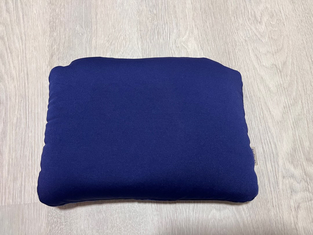 Samsonite 2 in 1 magic travel pillow 2025