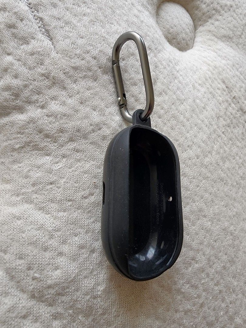 Samsung Galaxy Buds Earphone Silicone Case (Category: Headphones & Headsets) located in Quezon City. Submitted by queentana_finds (Listing ID 1253774919, Image 3). Description: Made of silicone. No damage. Good for Galaxy Buds earphones. RFS: I lost my earphones and bought a different kind that doesn't fit this case anymore..