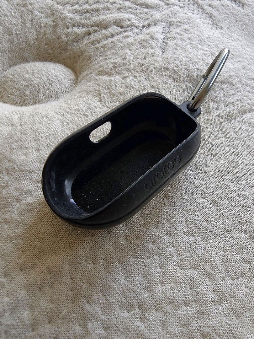 Samsung Galaxy Buds Earphone Silicone Case (Category: Headphones & Headsets) located in Quezon City. Submitted by queentana_finds (Listing ID 1253774919, Image 2). Description: Made of silicone. No damage. Good for Galaxy Buds earphones. RFS: I lost my earphones and bought a different kind that doesn't fit this case anymore..