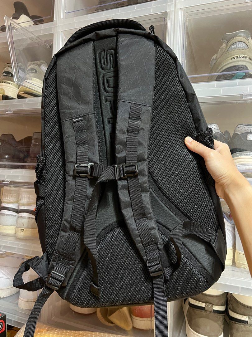 Supreme logo backpack new arrivals