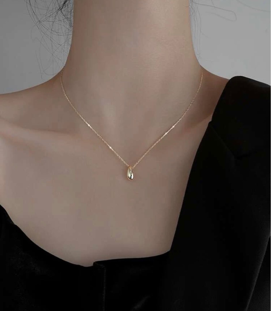 Gold hotsell teardrop necklace