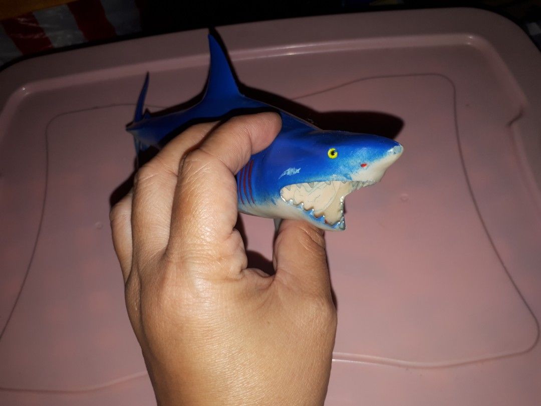 Thick rubber shark big (Category: Water Sports) located in Quezon City. Submitted by secretluxuryshop (Listing ID 1253835806, Image 2). Description: .