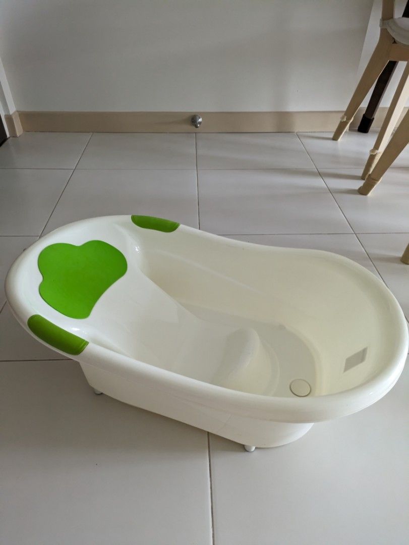 Toys r us Baby bathtub for newborn until 1 yo