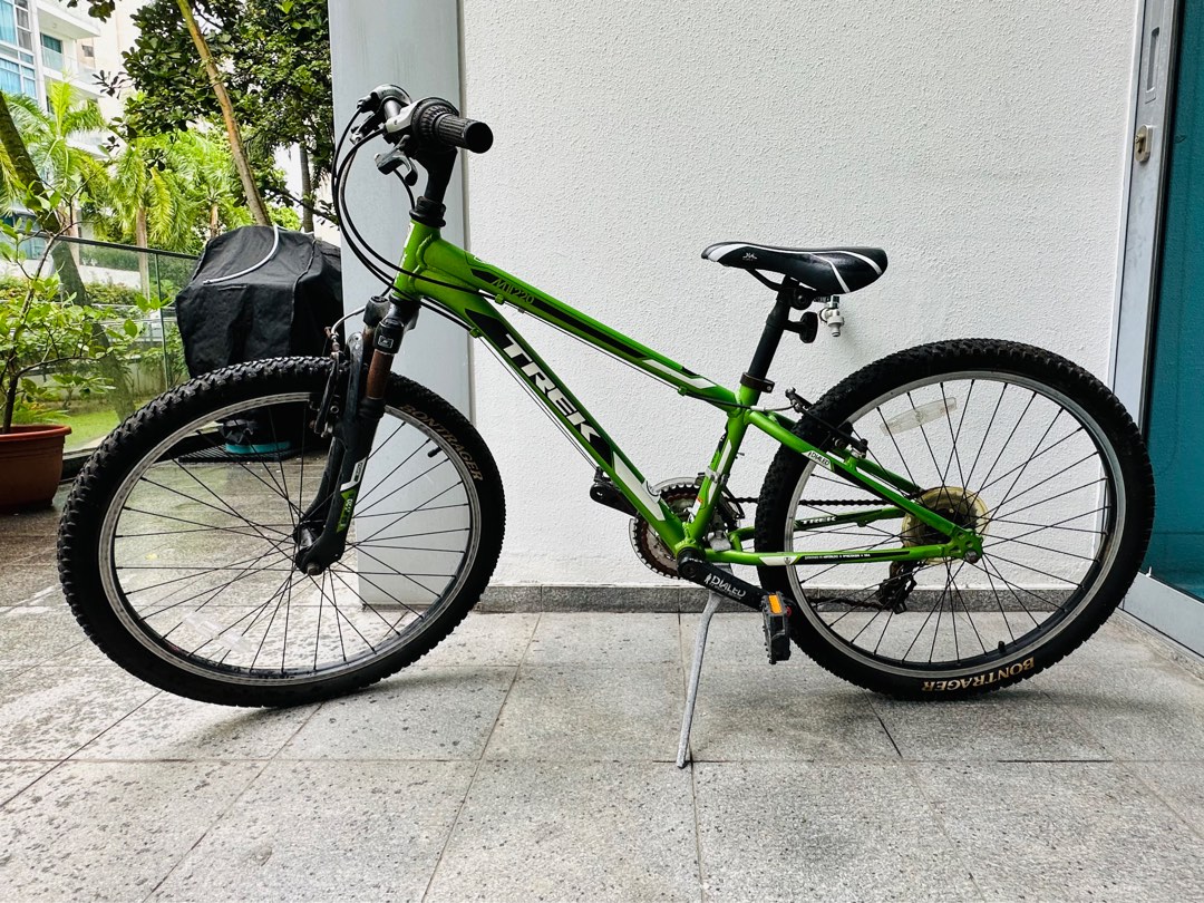 Trek MT220 Mountain Bike Green Sports Equipment Bicycles