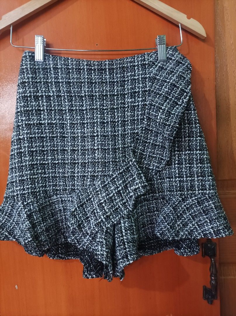 Tweed Plaid Skort (Category: Other Bottoms) located in Cebu City. Submitted by declutter_cebu (Listing ID 1253845521, Image 3). Description: Tweed Plaid Skort Korean Brand Used 2x No damages Garterized and with zipper on the side Thick and good quality tweed Some photos for reference only. RFS: declutter No Haggling Please!.