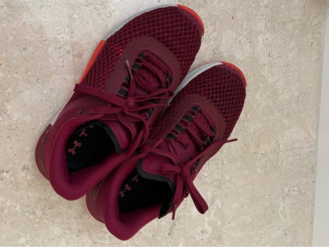 Under armour maroon shoes store