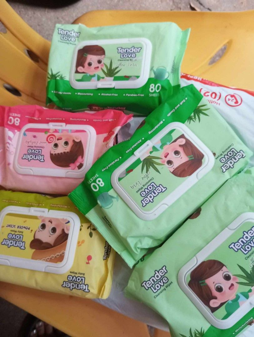 UNILOVE BRAND (Category: Diapers & Baby Wipes) located in Manila. Submitted by sweetieteapascua (Listing ID 1253858496, Image 3). Description: UNILOVE UNSELCENTED AT BABY SCENT 100PCS/PACK-80 tender love wipes 3packs 80pcs/pack-120pesos.