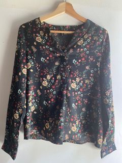 (Category: ) located in . Submitted by mya89wardrobe (Listing ID 1253754233, Image 1). Description: .