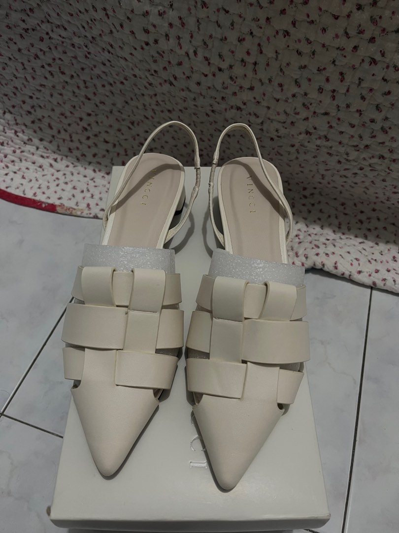 Vincci flat shoes, Women's Fashion, Footwear, Flats on Carousell