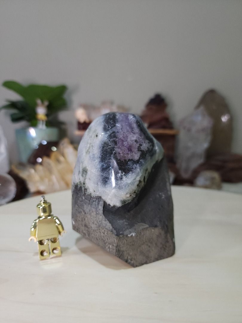 White Grape Amethyst Flowered Cave B15