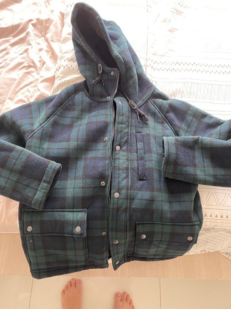 Winter Jacket (Category: Coats, Jackets and Outerwear) located in Singapore. Submitted by kslykp (Listing ID 1253736360, Image 1). Description: .