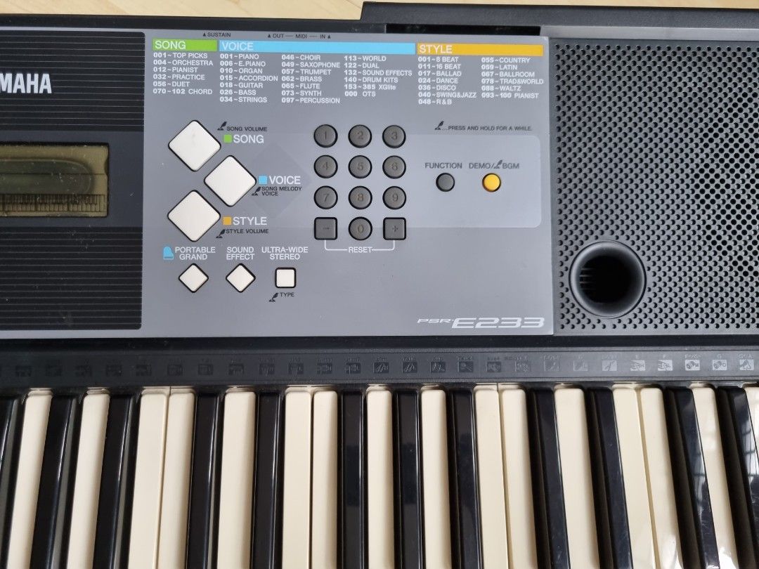 Yamaha E233 Midi Keyboard