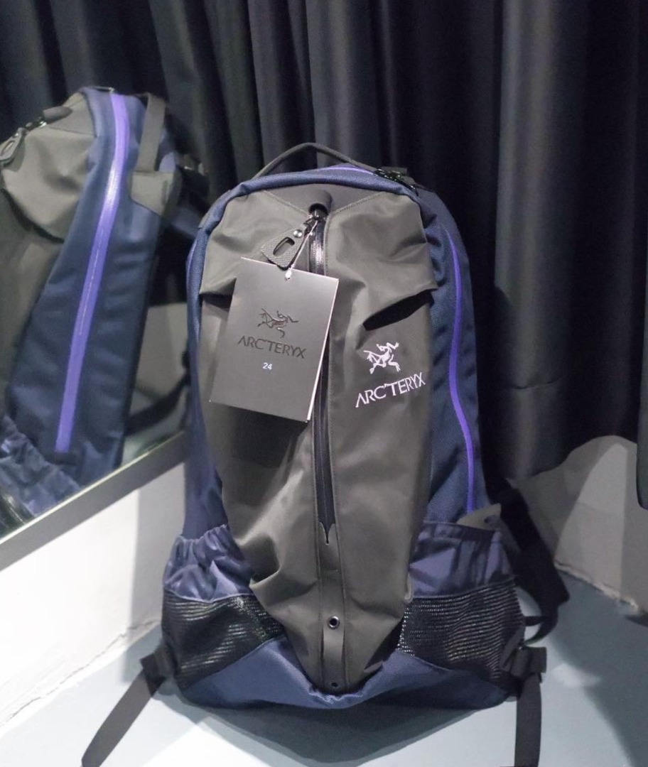 Arcteryx arro 22 backpack black sapphire hot sale