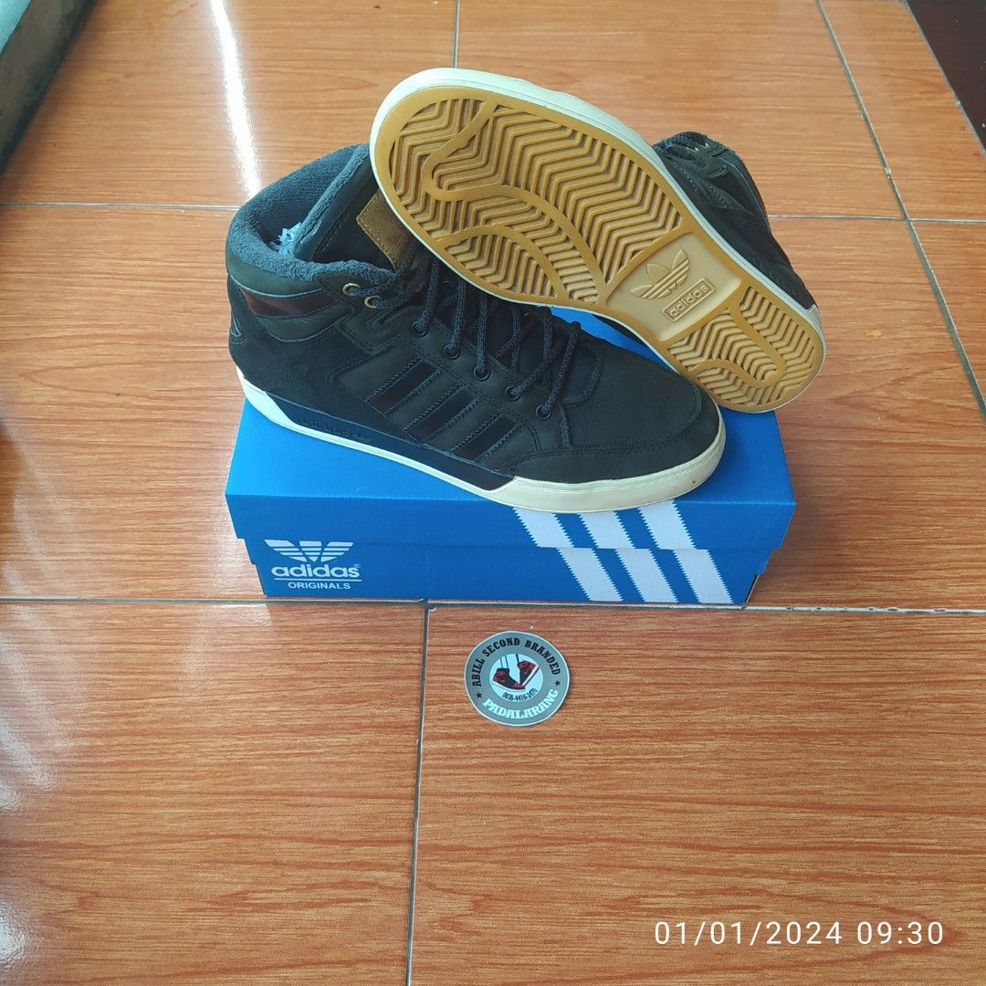 Adidas Hardcourt Waxy Fesyen Pria Sepatu Sneakers di Carousell