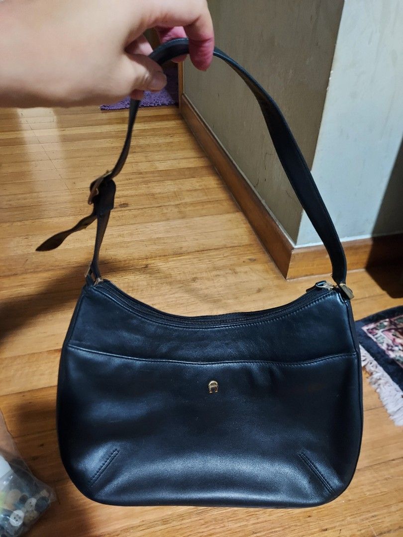 AIGNER Black leather shoulder bag preloved