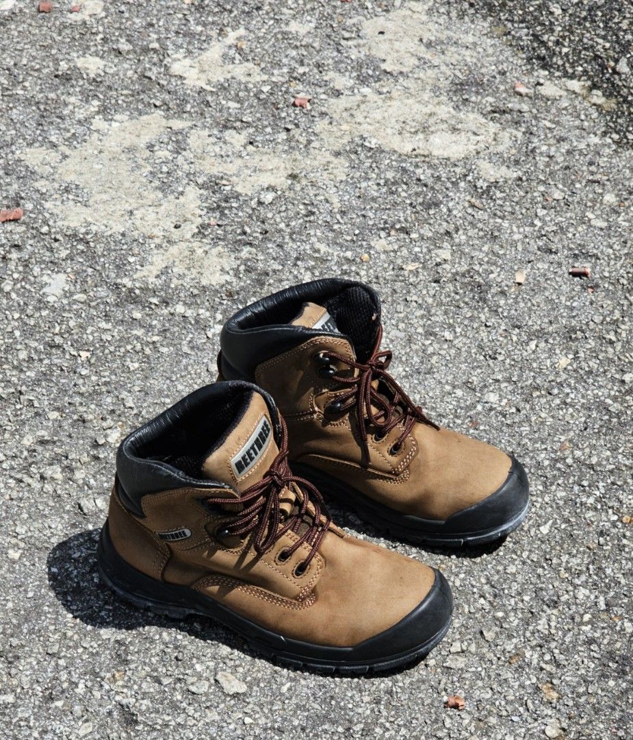 Beethree safety shoes discount price