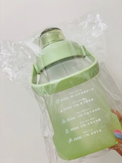 Minion water bottle by Universal Studios - 20 ounce - NWOT