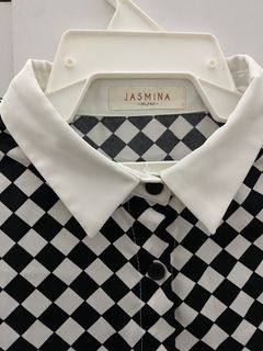 (Category: ) located in . Submitted by wardrobepreloved_99 (Listing ID 1275788338, Image 1). Description: .
