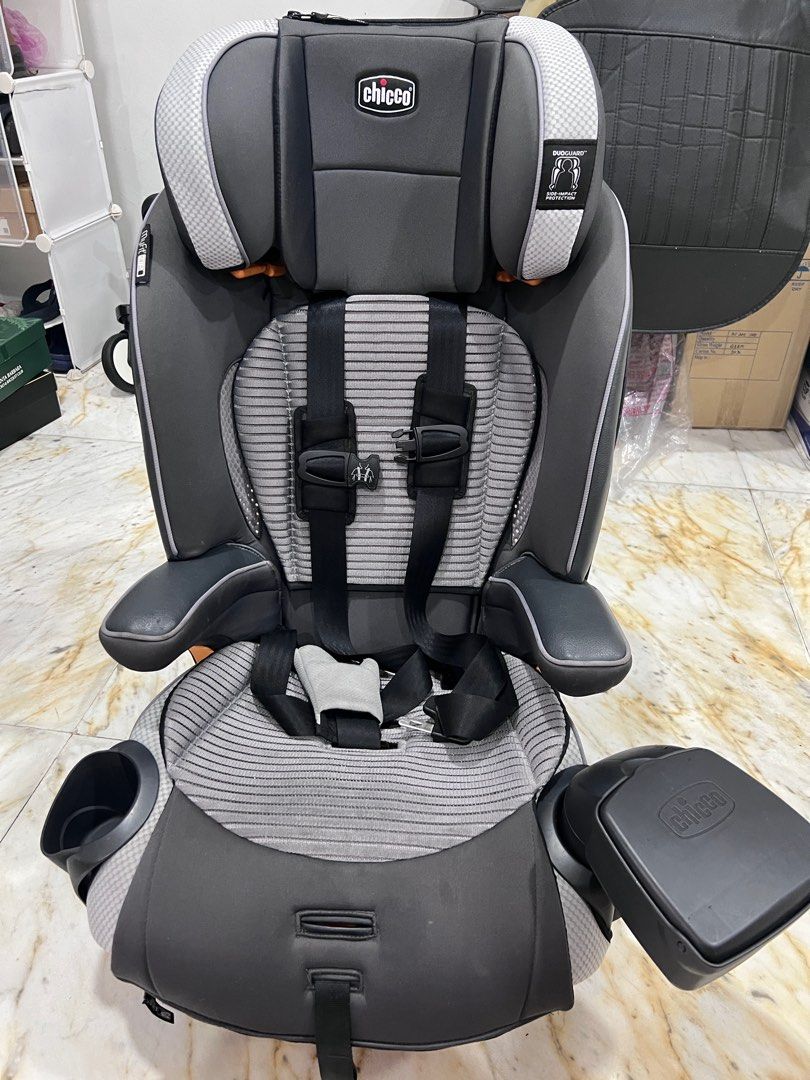 Chicco harness deals booster car seat