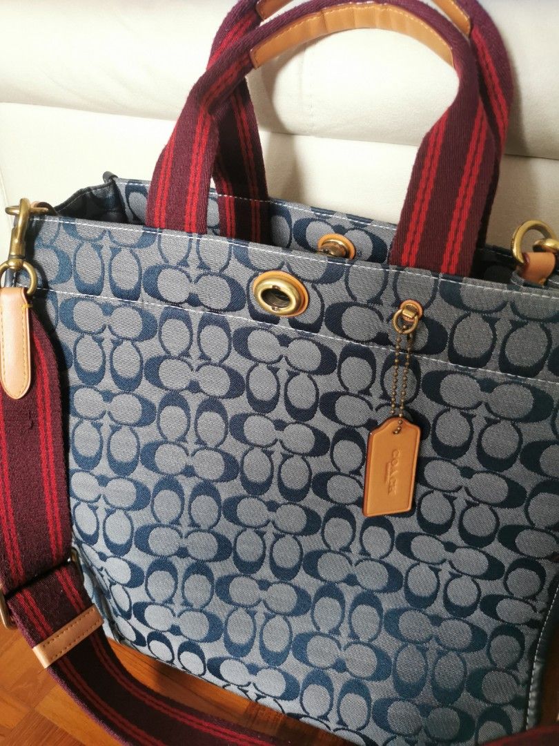 Tote 34 hotsell in signature chambray