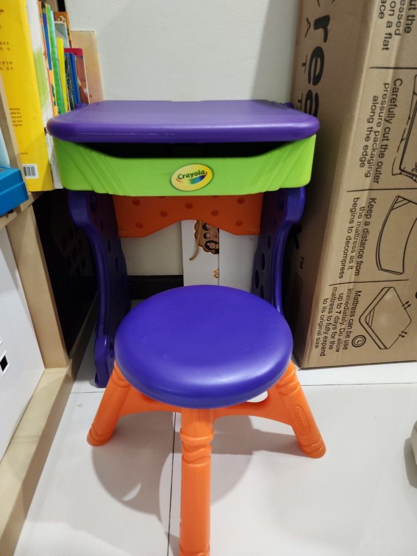 Crayola art table and stool new arrivals
