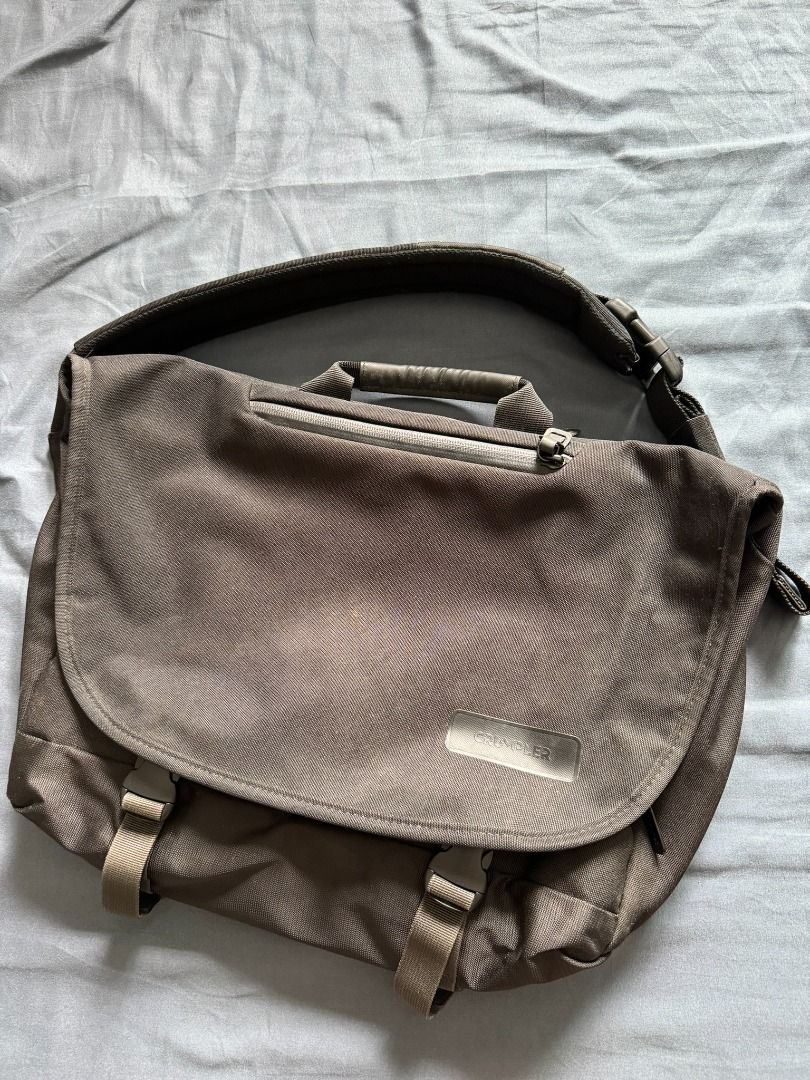 Crumpler chronicler plus on sale