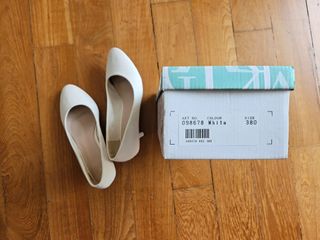 White leather outlet kitten heels