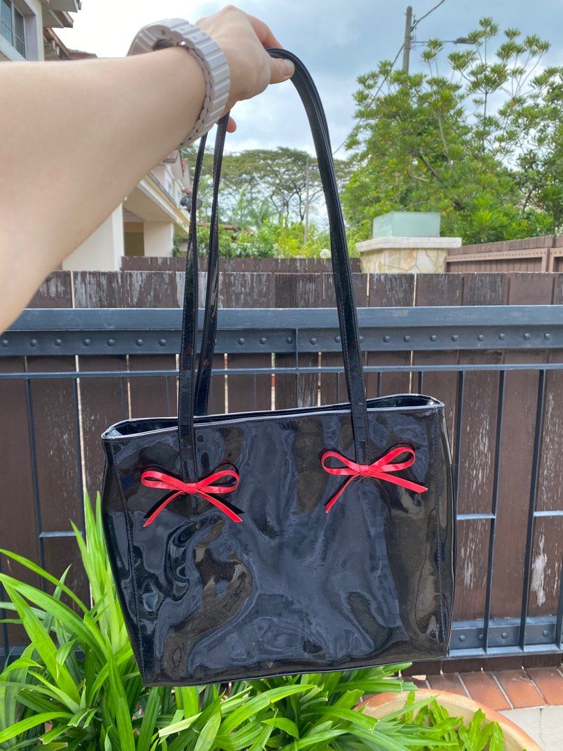 Estee lauder shoulder hotsell bag