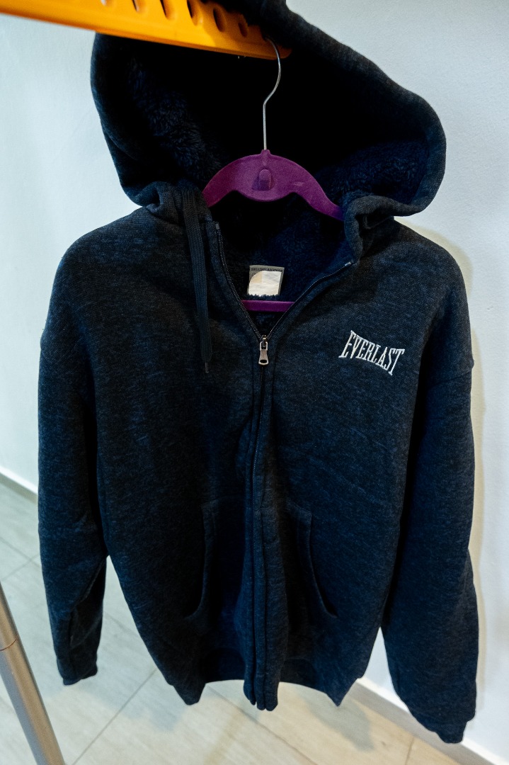 Everlast zip up hoodie Navy Size XL Men s Fashion Tops