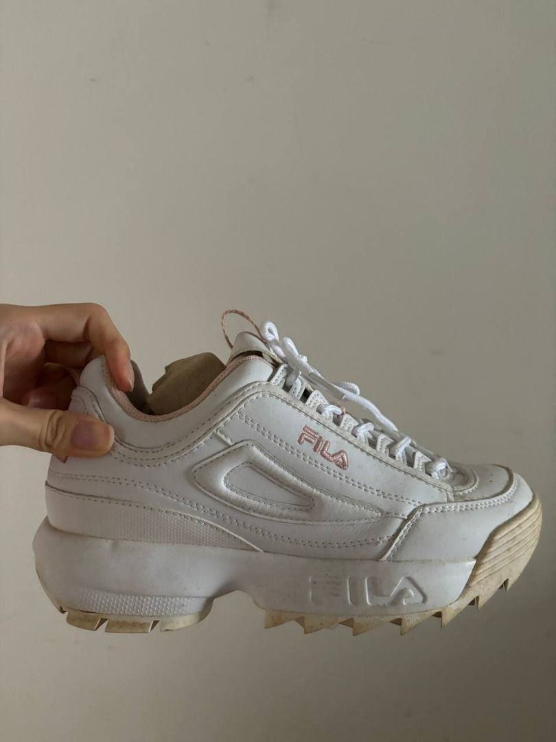 White fila hotsell with pink