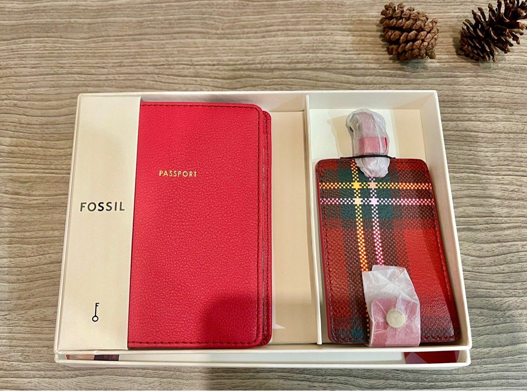 Fossil Passport Case and Luggage Tag Gift Set (Penutup Pasport