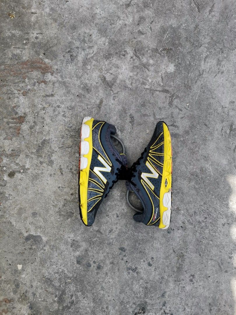 New balance 890 yellow top