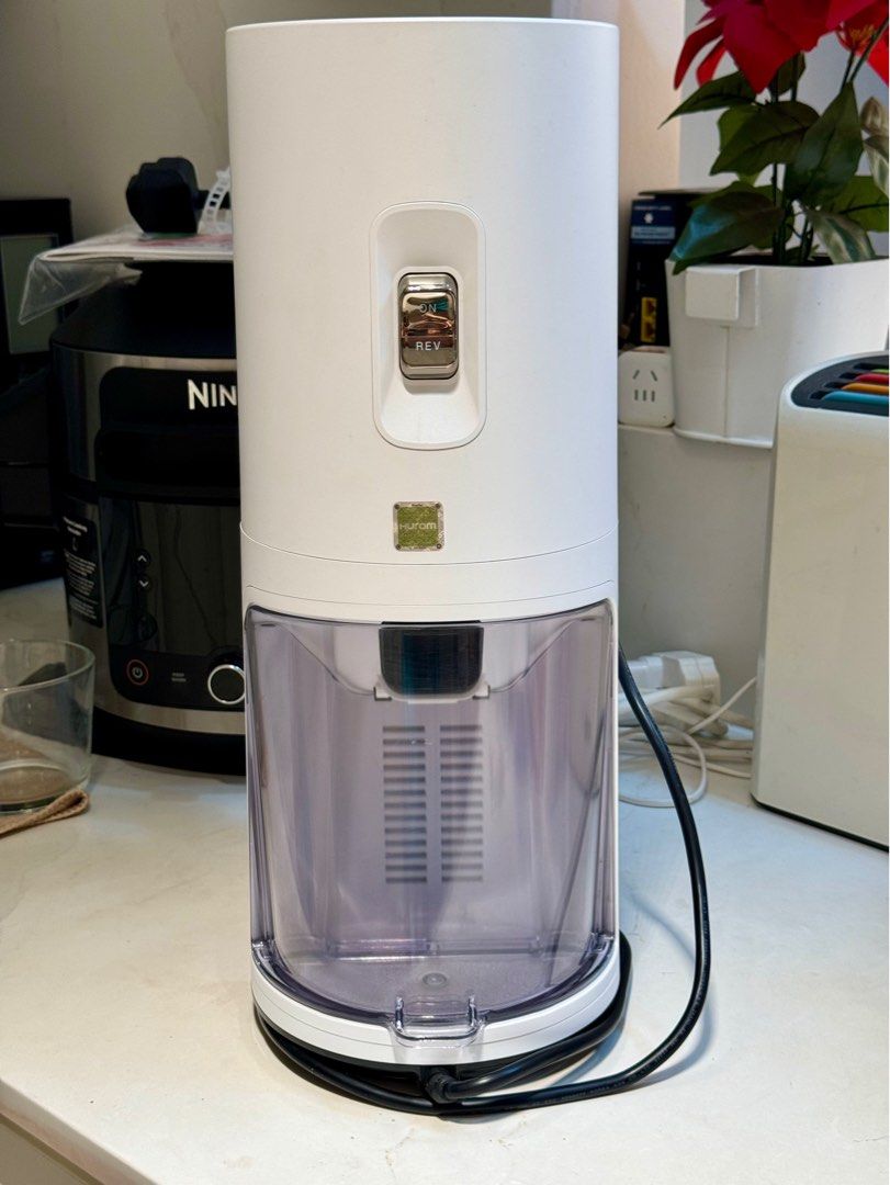 Hurom H200 Easy Clean Slow Juicer, TV & Home Appliances, Kitchen