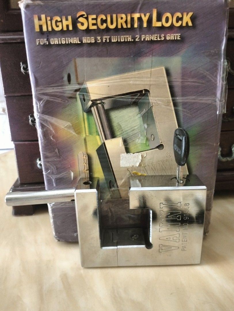 HDB/Apartment/gate lock, Furniture & Home Living, Security & Locks