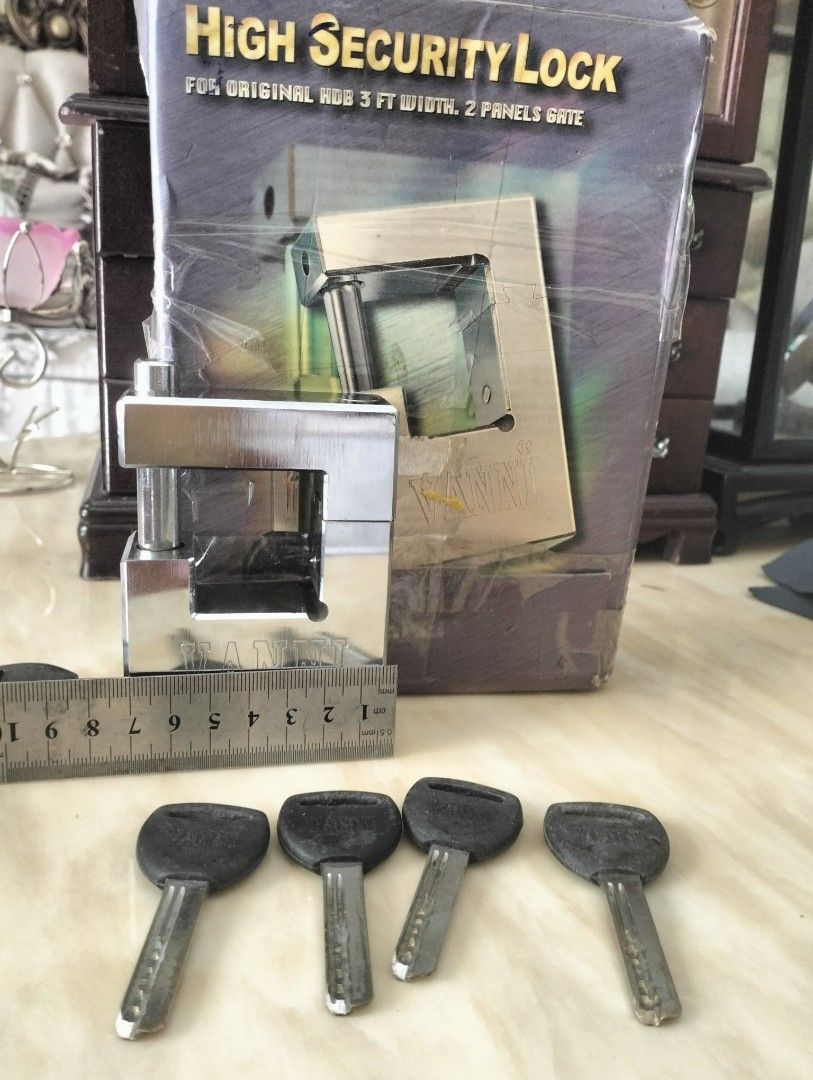 HDB/Apartment/gate lock, Furniture & Home Living, Security & Locks