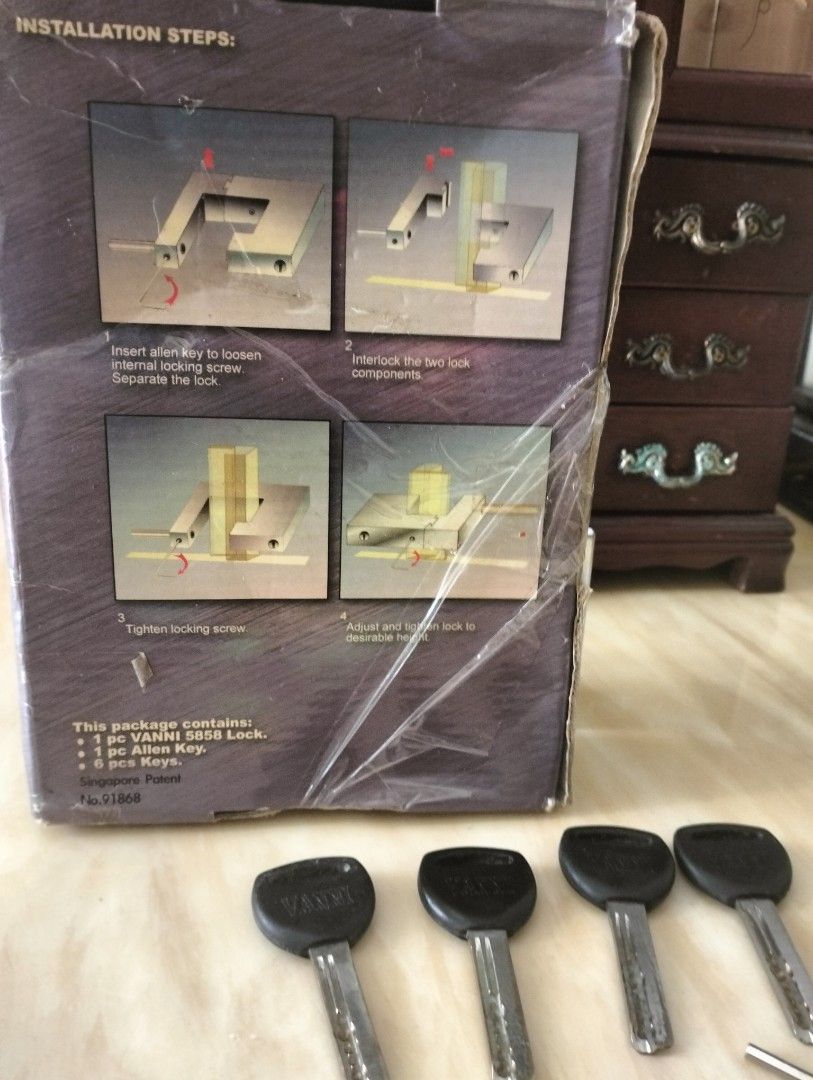 HDB/Apartment/gate lock, Furniture & Home Living, Security & Locks