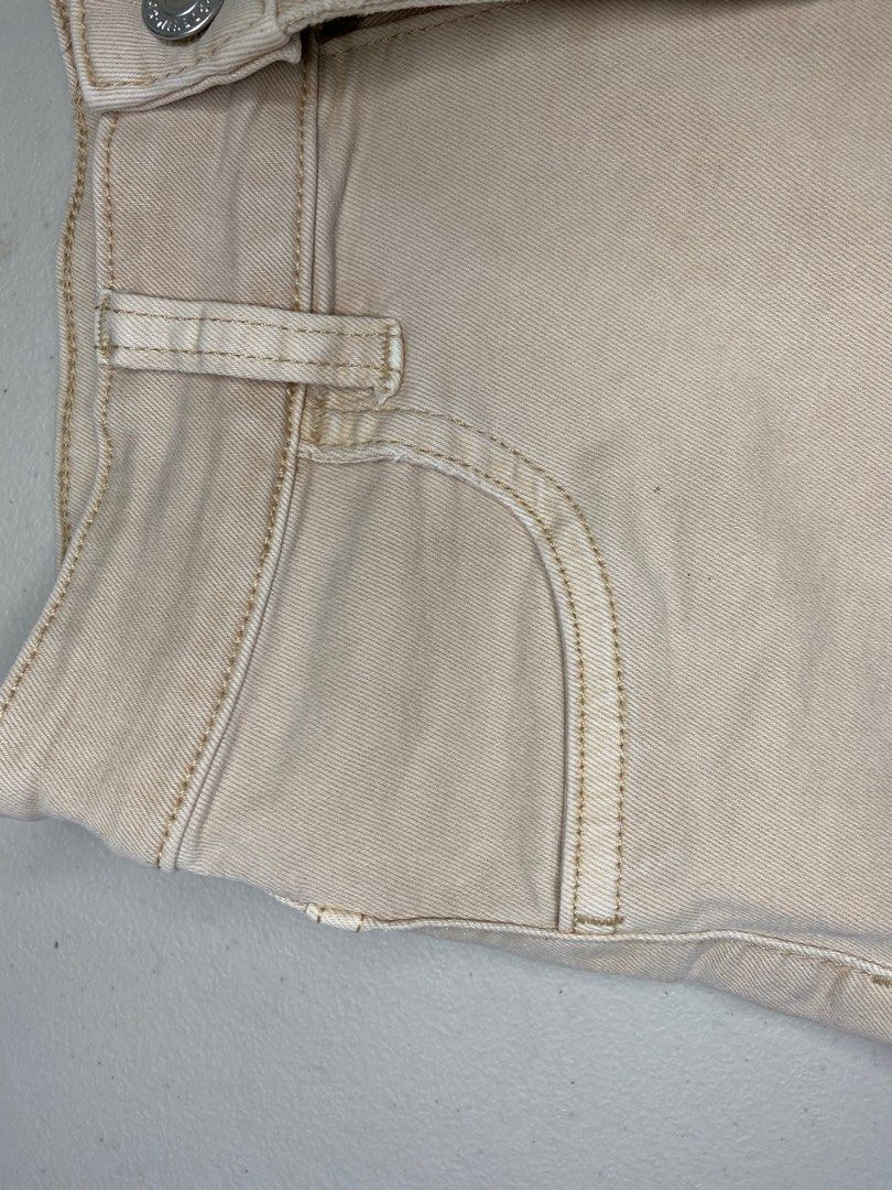 H&M High waisted Cream Shorts (Category: Shorts) located in Quezon City. Submitted by perrywinkle_ (Listing ID 1275747694, Image 3). Description: .
