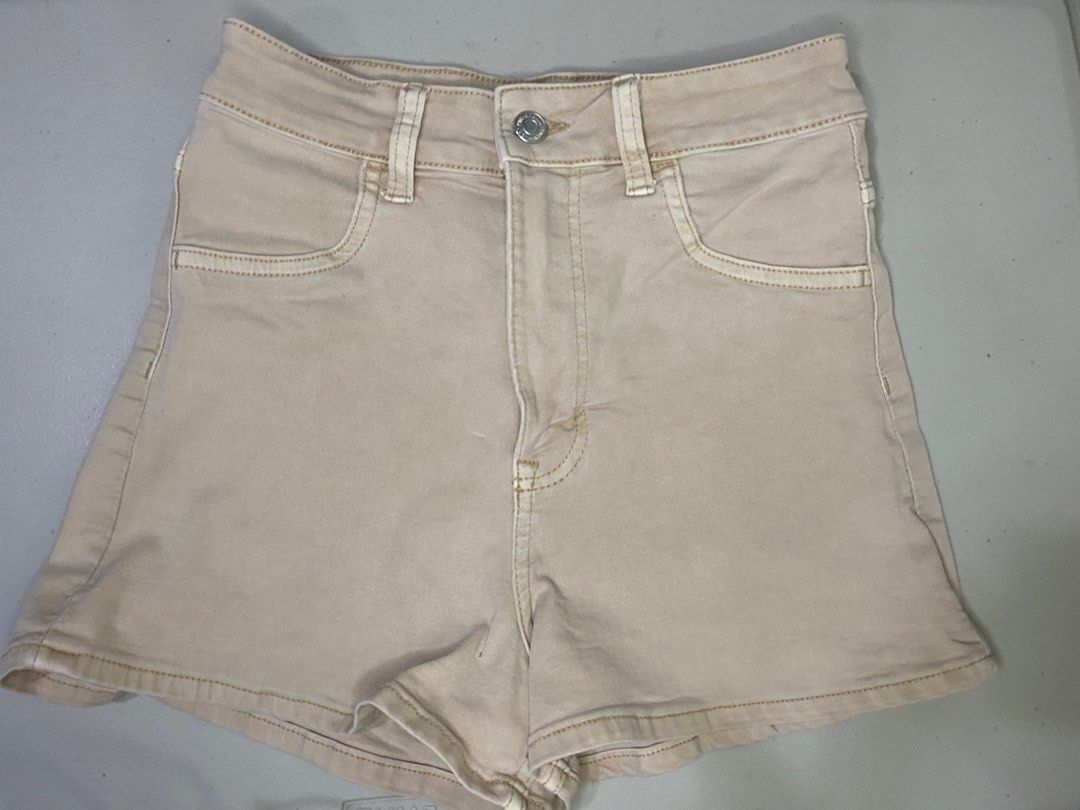 H&M High waisted Cream Shorts (Category: Shorts) located in Quezon City. Submitted by perrywinkle_ (Listing ID 1275747694, Image 1). Description: .