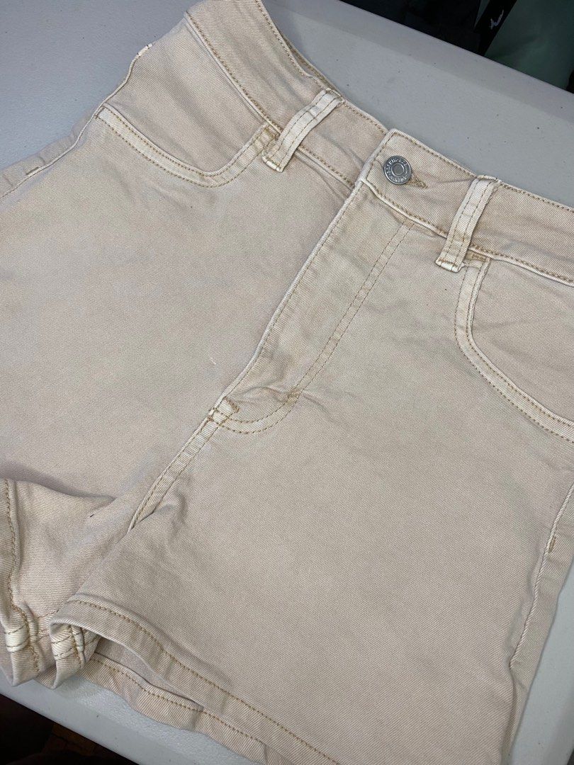 H&M High waisted Cream Shorts (Category: Shorts) located in Quezon City. Submitted by perrywinkle_ (Listing ID 1275747694, Image 2). Description: .