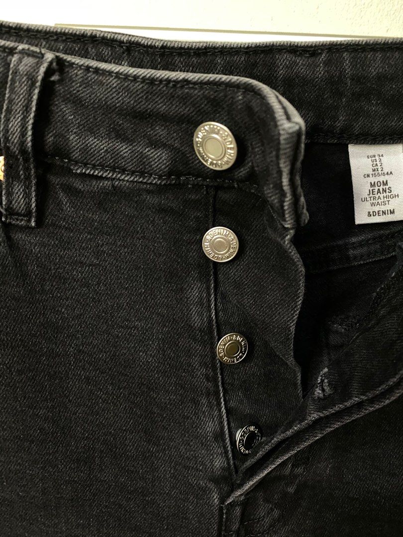 H&M Mom Jeans for Women (Category: Jeans) located in Quezon City. Submitted by perrywinkle_ (Listing ID 1275751306, Image 3). Description: H&M Mom Jeans. Bought last August 2022 for ₱1690. Used only twice or thrice..