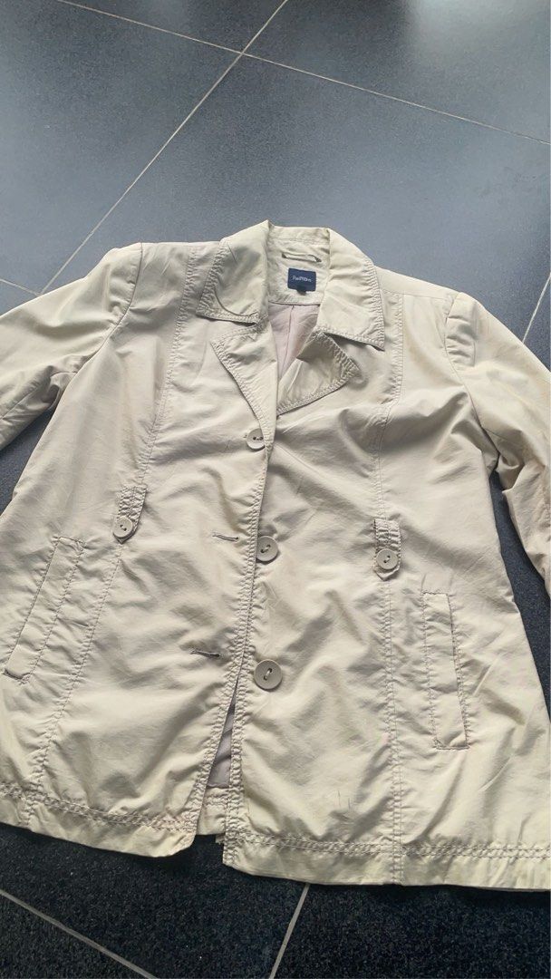 JACKET (Category: Coats, Jackets and Outerwear) located in Kuala Selangor. Submitted by aminasri (Listing ID 1275803134, Image 1). Description: if you have any questions, just ask me.