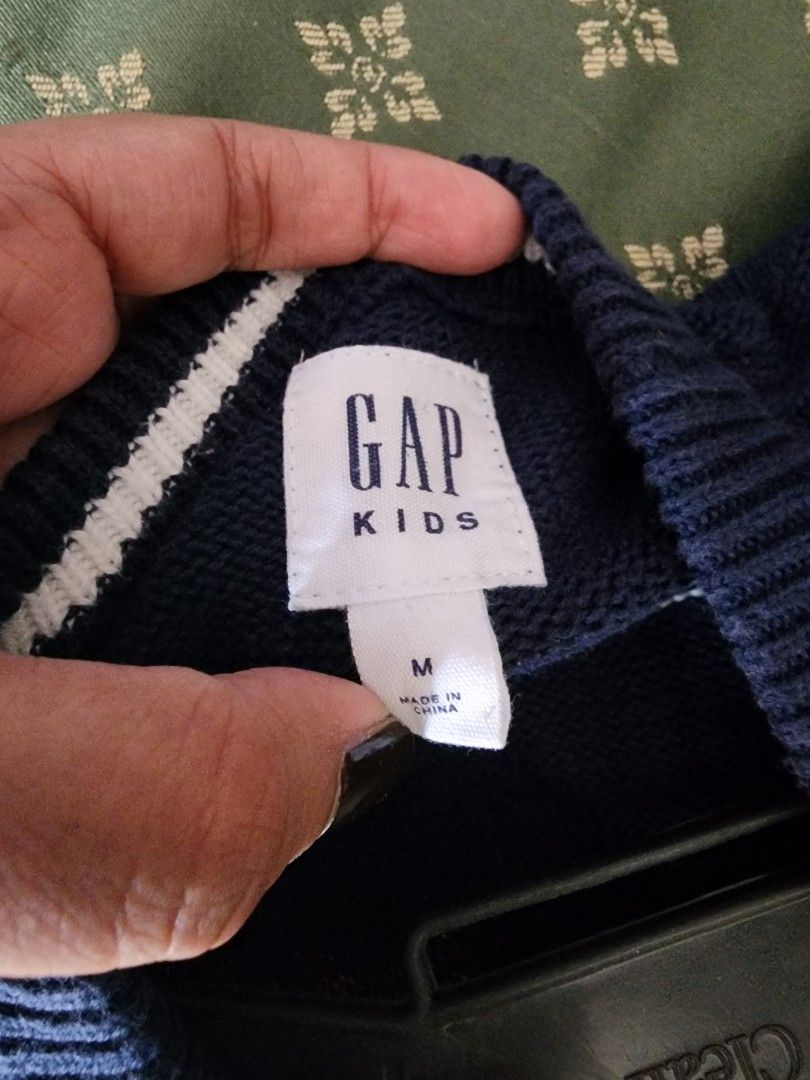 Knitware (Category: Babies & Kids Fashion) located in Kuala Lumpur. Submitted by n.s.preloved (Listing ID 1275655893, Image 2). Description: Wash by laundry Age 9-10 can wear Bahu 40 cm Labuh baju 55cm Pit to pit 38.5cm Please add RM8 for postage SM & RM10 for SS.