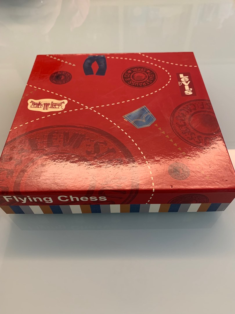 Levi's 飛行棋flying chess, 興趣及遊戲, 玩具& 遊戲類- Carousell