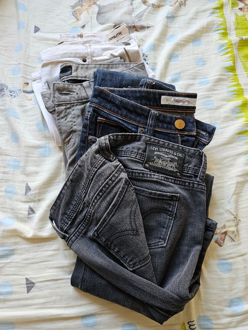 Uniqlo levis top
