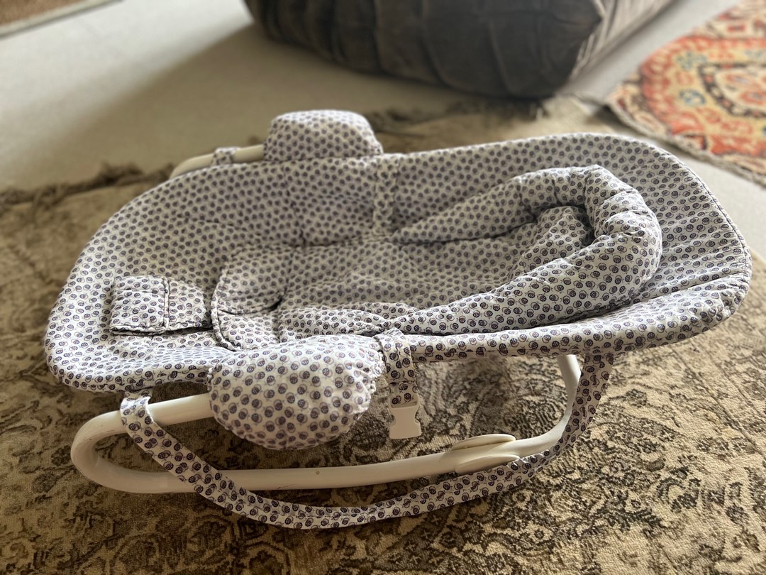 Wave rocker hotsell baby bouncer chair