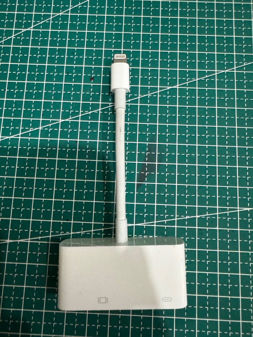 Lightning to VGA adapter, Computers & Tech, Parts & Accessories, Cables