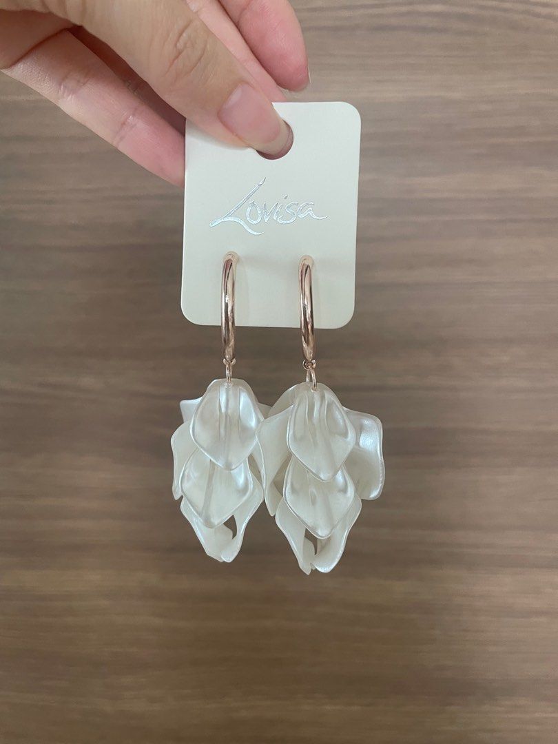White earrings shop lovisa