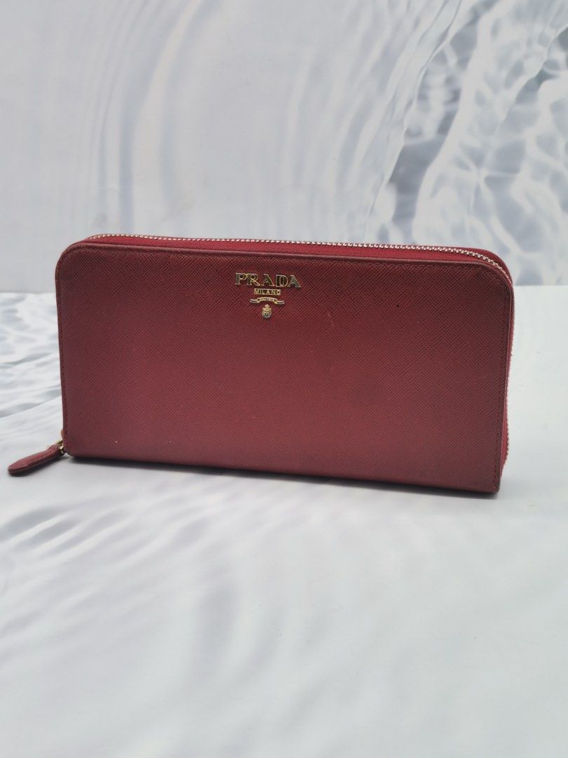 Leather crossbody bag Prada Red in Leather - 40713387